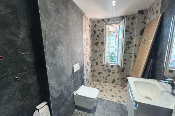 Shtepi ne shitje Apartament ne Durres, 1+1, Mobilimi Bosh, pa mobiluar, Pagesa 76,000  Euro.