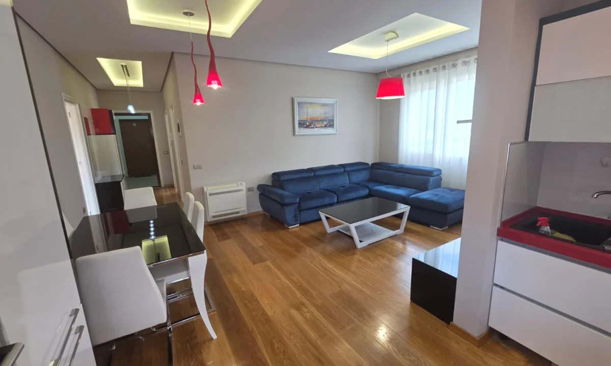 Shtepi ne shitje Apartament ne Tirane, 2+1, Mobilimi E mobiluar, Pagesa 262,000  Euro.