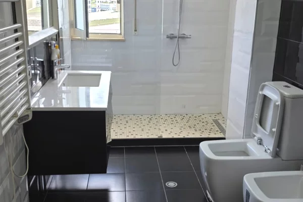 Shtepi ne shitje Apartament ne Tirane, 2+1, Mobilimi E mobiluar, Pagesa 262,000  Euro.