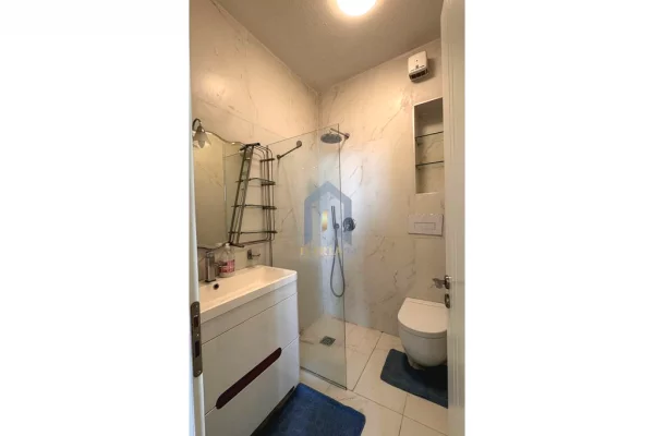 Shtepi ne shitje Apartament ne Tirane, 2+1, Mobilimi E mobiluar, Pagesa 235,000  Euro.