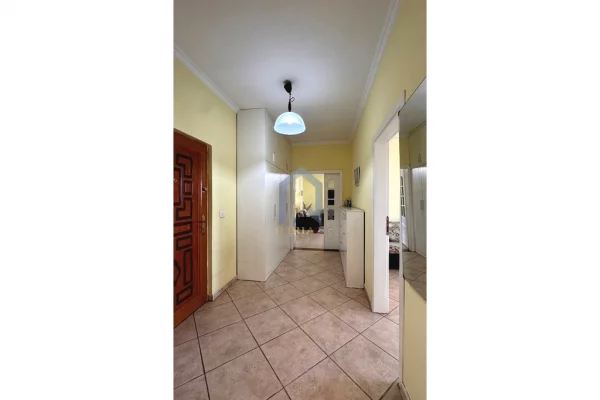Shtepi ne shitje Apartament ne Tirane, 2+1, Mobilimi E mobiluar, Pagesa 235,000  Euro.