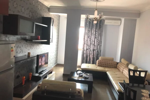 Shtepi me qera Apartament ne Tirane, 2+1, Mobilimi E mobiluar, Pagesa 650  Euro.