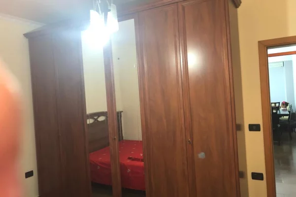 Shtepi me qera Apartament ne Tirane, 2+1, Mobilimi E mobiluar, Pagesa 650  Euro.
