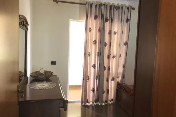 Shtepi me qera Apartament ne Tirane, 2+1, Mobilimi E mobiluar, Pagesa 650  Euro.