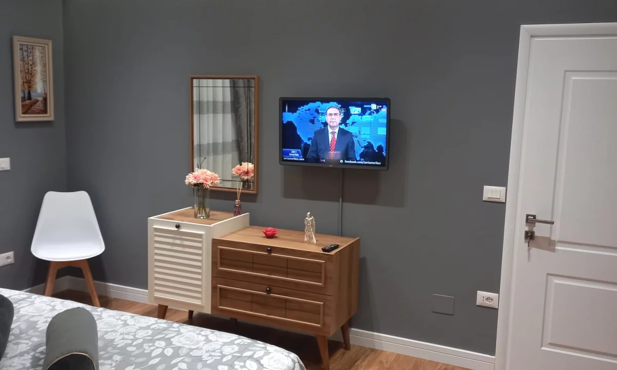 Shtepi me qera Apartament ne Tirane, 1+1, Mobilimi E mobiluar, Pagesa 750  Euro.