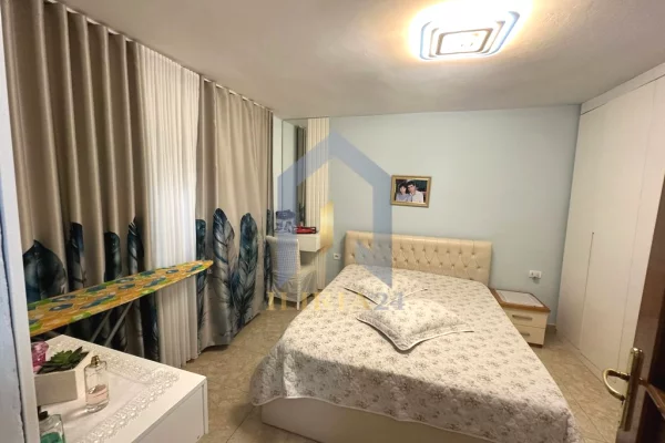 Shtepi ne shitje Apartament ne Tirane, 2+1, Mobilimi E mobiluar, Pagesa 100,000  Euro.