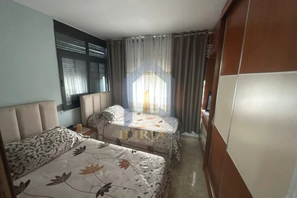 Shtepi ne shitje Apartament ne Tirane, 2+1, Mobilimi E mobiluar, Pagesa 100,000  Euro.