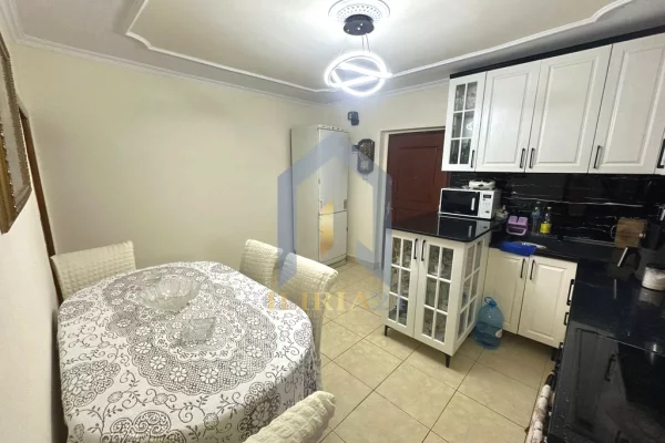Shtepi ne shitje Apartament ne Tirane, 2+1, Mobilimi E mobiluar, Pagesa 100,000  Euro.