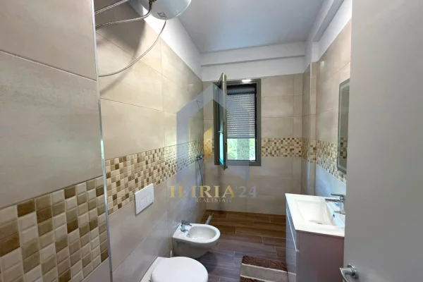 Shtepi ne shitje Apartament ne Tirane, 1+1, Mobilimi E mobiluar, Pagesa 120,000  Euro.