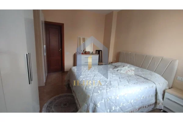 Shtepi ne shitje Apartament ne Tirane, 2+1, Mobilimi E mobiluar, Pagesa 235,000  Euro.