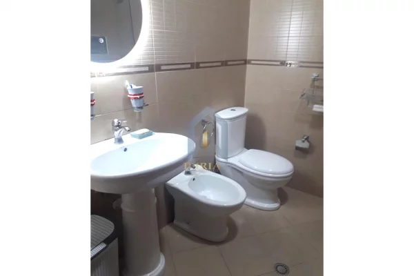 Shtepi ne shitje Apartament ne Tirane, 2+1, Mobilimi E mobiluar, Pagesa 235,000  Euro.