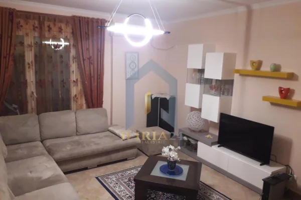 Shtepi ne shitje Apartament ne Tirane, 2+1, Mobilimi E mobiluar, Pagesa 235,000  Euro.
