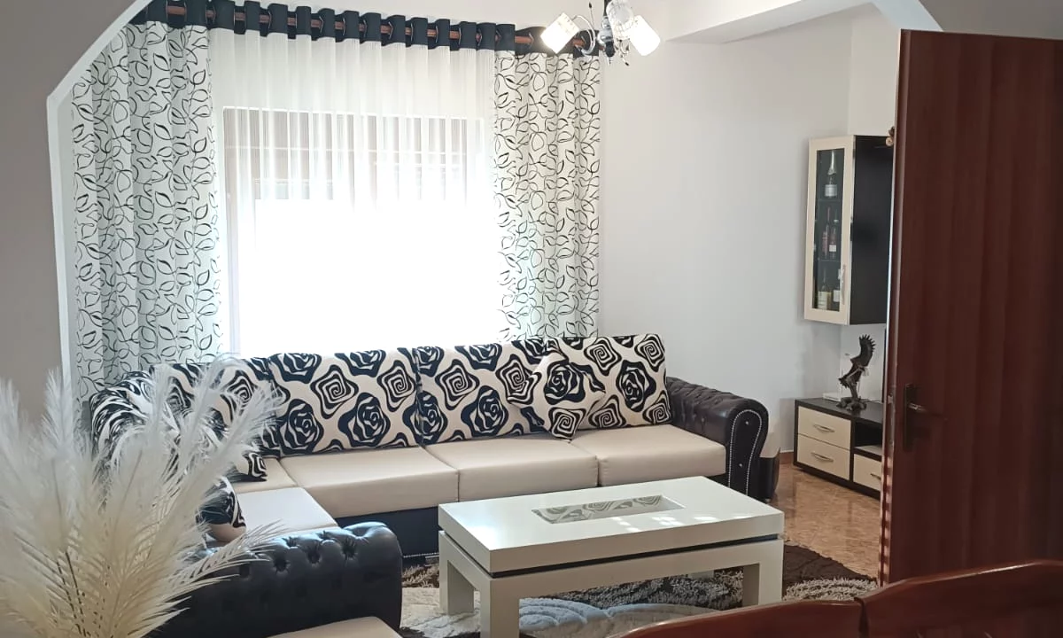 Shtepi ne shitje Vila Luksoze ne Durres, 7+1, Mobilimi E mobiluar, Pagesa 609,000  Euro.
