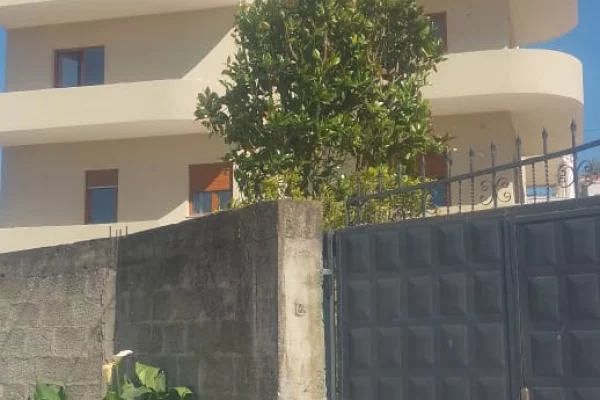 Shtepi ne shitje Vila Luksoze ne Durres, 7+1, Mobilimi E mobiluar, Pagesa 609,000  Euro.