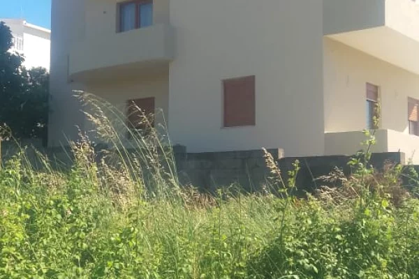 Shtepi ne shitje Vila Luksoze ne Durres, 7+1, Mobilimi E mobiluar, Pagesa 609,000  Euro.