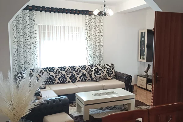 Shtepi ne shitje 7+1 ne Durres - 609,000 Euro