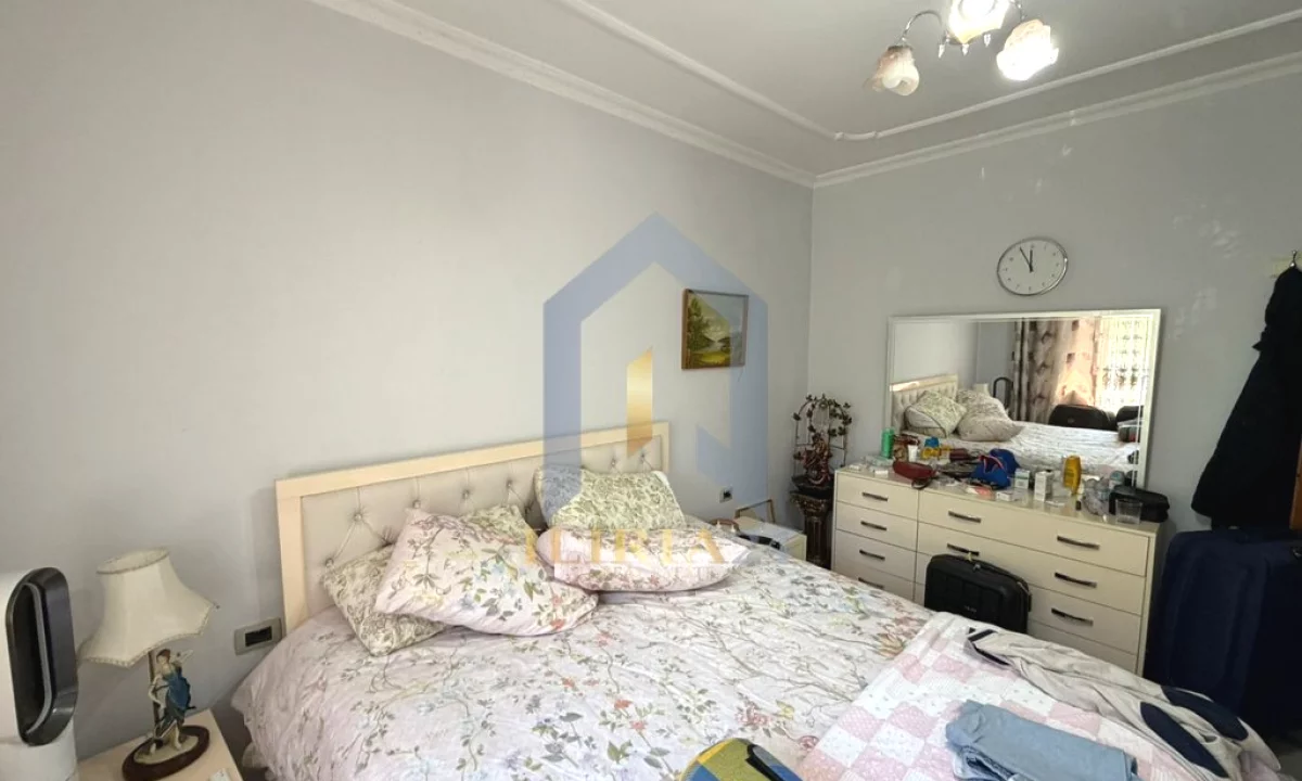 Shtepi ne shitje Apartament ne Tirane, 1+1, Mobilimi E mobiluar, Pagesa 100,000  Euro.