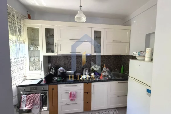 Shtepi ne shitje Apartament ne Tirane, 1+1, Mobilimi E mobiluar, Pagesa 100,000  Euro.
