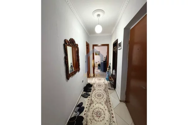Shtepi ne shitje Apartament ne Tirane, 1+1, Mobilimi E mobiluar, Pagesa 100,000  Euro.
