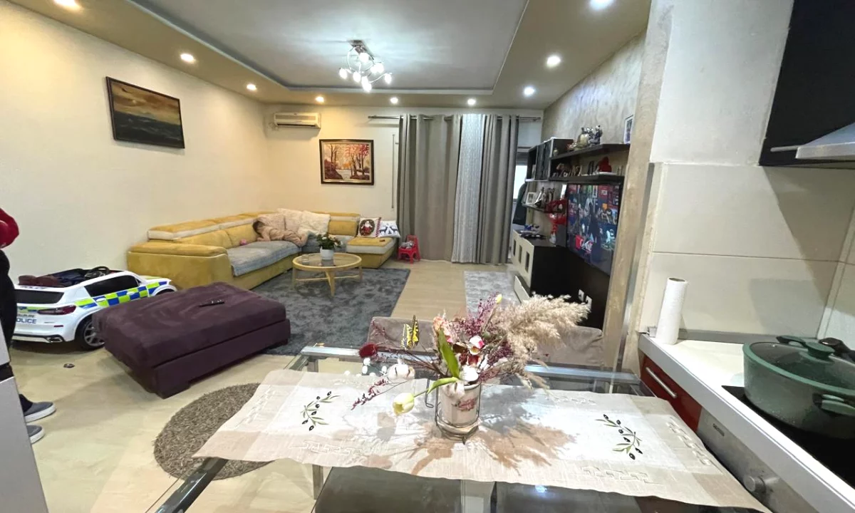 Shtepi me qera Apartament ne Tirane, 2+1, Mobilimi E mobiluar, Pagesa 650  Euro.