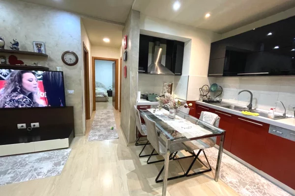 Shtepi me qera Apartament ne Tirane, 2+1, Mobilimi E mobiluar, Pagesa 650  Euro.