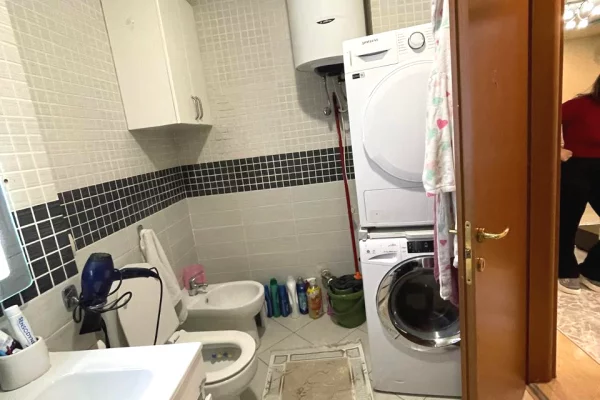 Shtepi me qera Apartament ne Tirane, 2+1, Mobilimi E mobiluar, Pagesa 650  Euro.