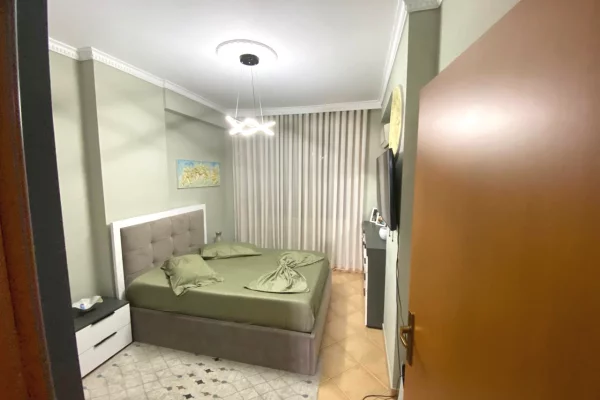 Shtepi ne shitje Apartament ne Tirane, 2+1, Mobilimi E mobiluar, Pagesa 198,000  Euro.