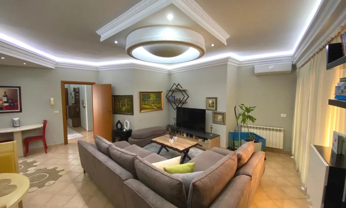 Shtepi ne shitje Apartament ne Tirane, 2+1, Mobilimi E mobiluar, Pagesa 198,000  Euro.