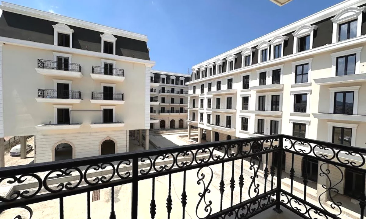 Shtepi ne shitje Apartament ne Tirane, 2+1, Mobilimi Bosh, pa mobiluar, Pagesa 195,000  Euro.