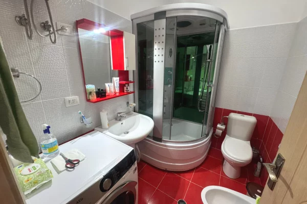 Shtepi ne shitje Apartament ne Tirane, 2+1, Mobilimi E mobiluar, Pagesa 222,000  Euro.