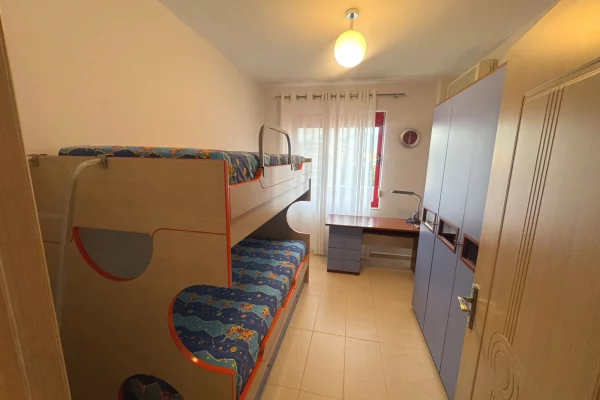 Shtepi ne shitje Apartament ne Tirane, 2+1, Mobilimi E mobiluar, Pagesa 222,000  Euro.