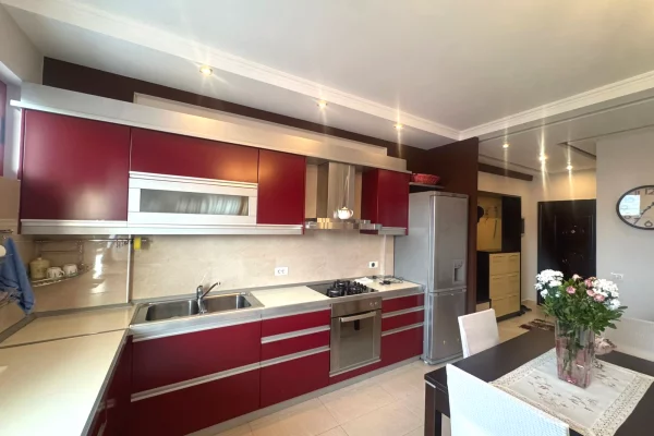 Shtepi ne shitje Apartament ne Tirane, 2+1, Mobilimi E mobiluar, Pagesa 222,000  Euro.