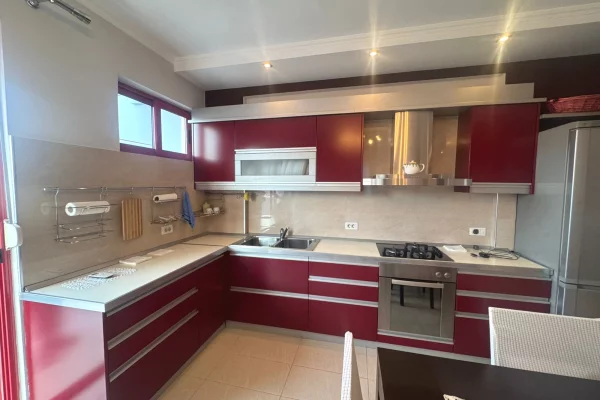 Shtepi ne shitje Apartament ne Tirane, 2+1, Mobilimi E mobiluar, Pagesa 222,000  Euro.