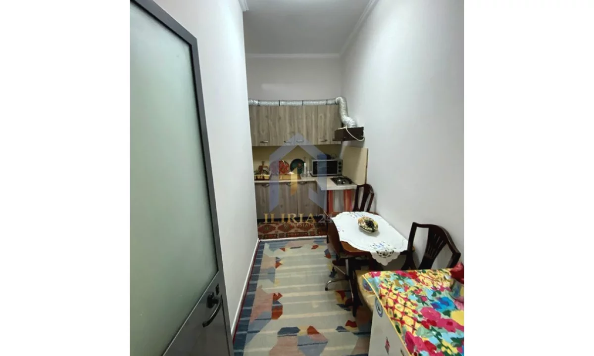Shtepi me qera Apartament ne Tirane, Garsoniere, Mobilimi E mobiluar, Pagesa 300  Euro.