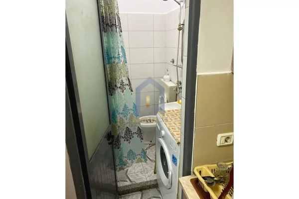 Shtepi me qera Apartament ne Tirane, Garsoniere, Mobilimi E mobiluar, Pagesa 300  Euro.