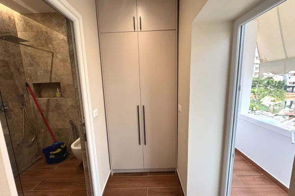 Shtepi ne shitje Apartament ne Tirane, Garsoniere, Mobilimi E mobiluar, Pagesa 120,000  Euro.