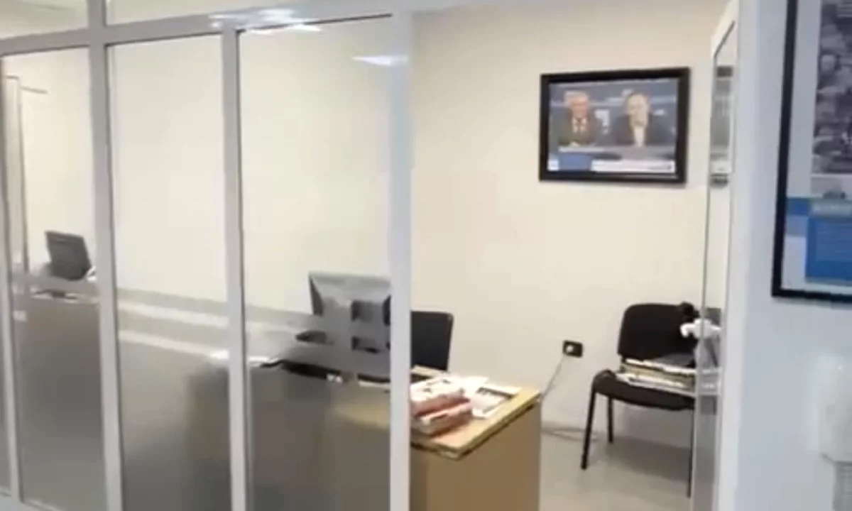 ZYRE PER SHITJE TEK ISH BLLOKU 
