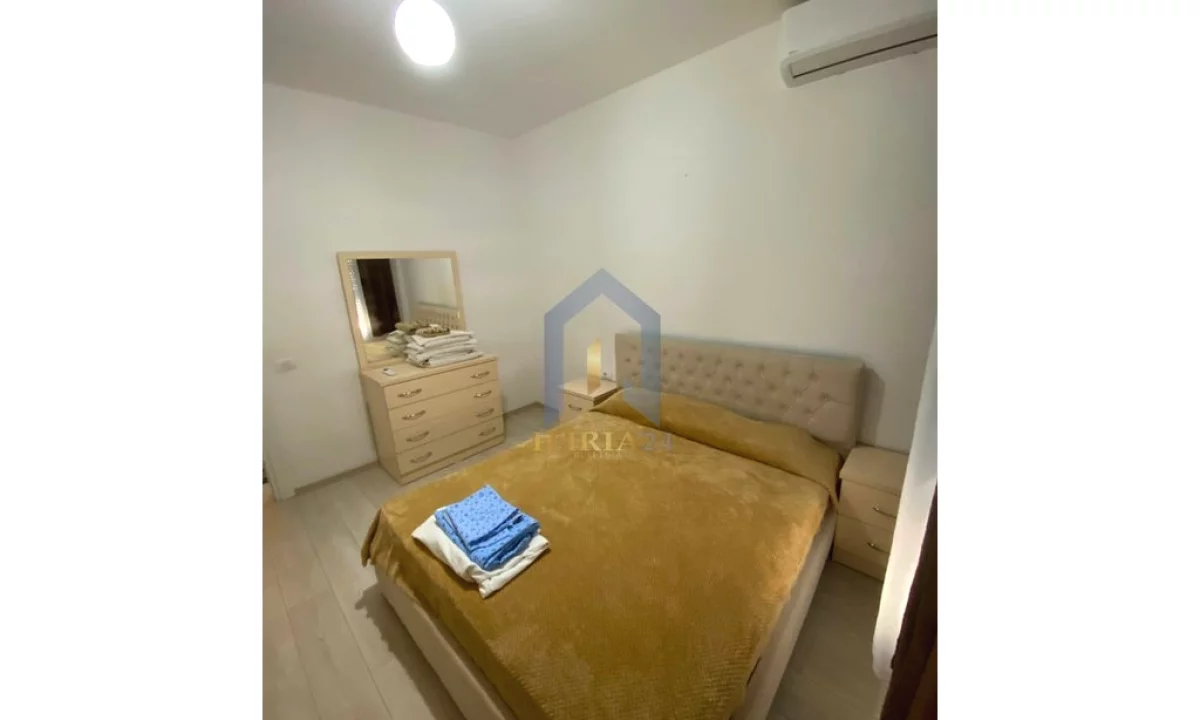 Shtepi me qera Apartament ne Tirane, 3+1, Mobilimi E mobiluar, Pagesa 650  Euro.