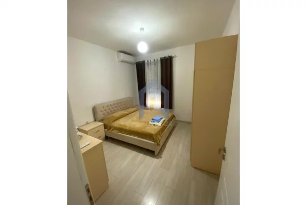 Shtepi me qera Apartament ne Tirane, 3+1, Mobilimi E mobiluar, Pagesa 650  Euro.