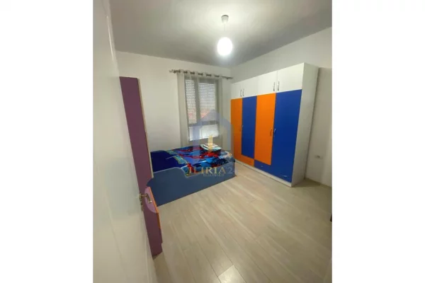 Shtepi me qera Apartament ne Tirane, 3+1, Mobilimi E mobiluar, Pagesa 650  Euro.