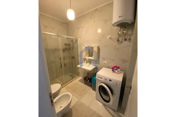 Shtepi me qera Apartament ne Tirane, 3+1, Mobilimi E mobiluar, Pagesa 650  Euro.