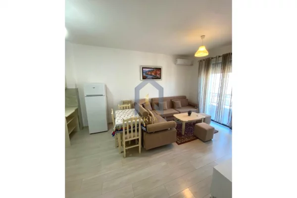 Shtepi me qera Apartament ne Tirane, 3+1, Mobilimi E mobiluar, Pagesa 650  Euro.
