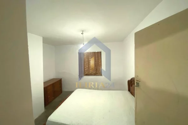 Shtepi me qera Apartament ne Tirane, 1+1, Mobilimi Pjeserisht e mobiluar, Pagesa 30,000  Leke.