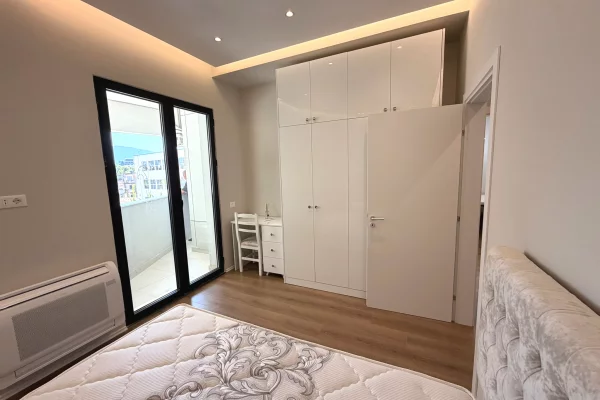 Shtepi me qera Apartament ne Tirane, 2+1, Mobilimi E mobiluar, Pagesa 1,100  Euro.
