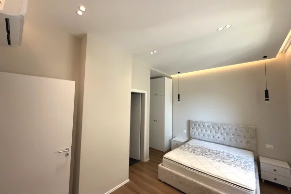 Shtepi me qera 2+1 ne Tirane - 1,100 Euro
