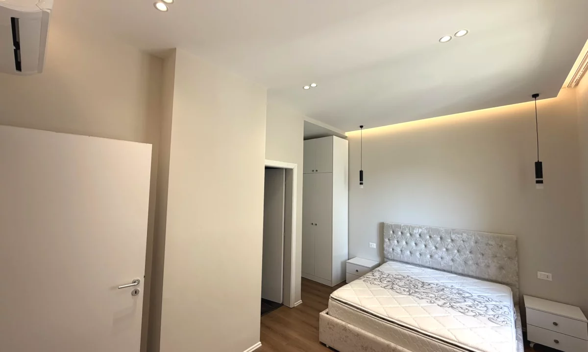 Shtepi me qera Apartament ne Tirane, 2+1, Mobilimi E mobiluar, Pagesa 1,100  Euro.