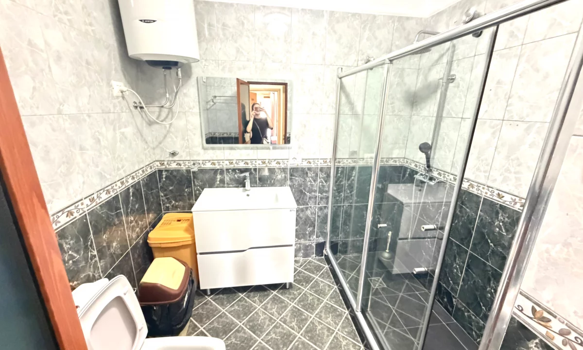 Shtepi me qera Apartament ne Tirane, 2+1, Mobilimi E mobiluar, Pagesa 850  Euro.