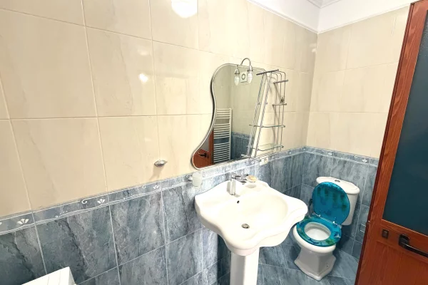 Shtepi me qera Apartament ne Tirane, 2+1, Mobilimi E mobiluar, Pagesa 850  Euro.