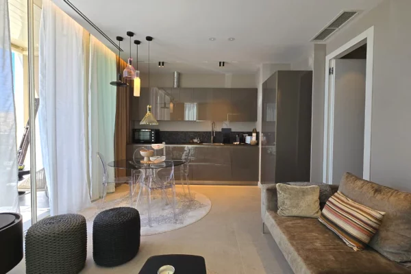 Shtepi ne shitje Apartament ne Vlore, 2+1, Mobilimi E mobiluar, Pagesa 550,000  Euro.