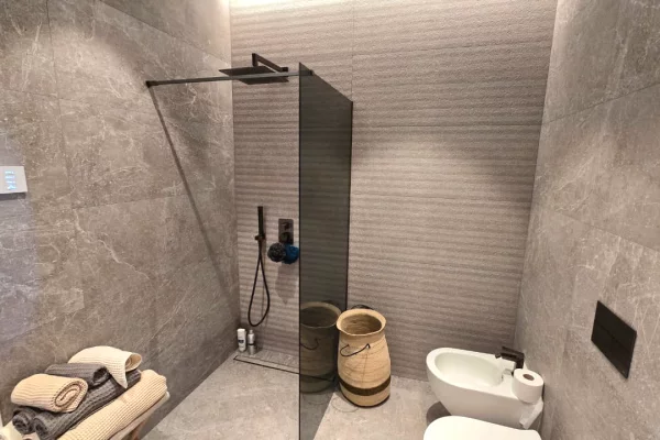 Shtepi ne shitje Apartament ne Vlore, 2+1, Mobilimi E mobiluar, Pagesa 550,000  Euro.